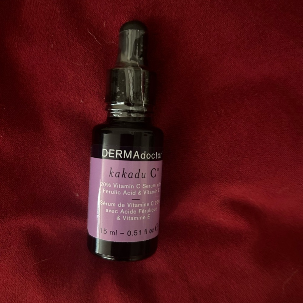 This is for ONE 15ml Kakadu 20 percent Vitamin C serum new in wrap